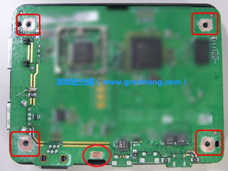 手動去綠漆。使用傳統(tǒng)的刀片去除綠漆后的效果。