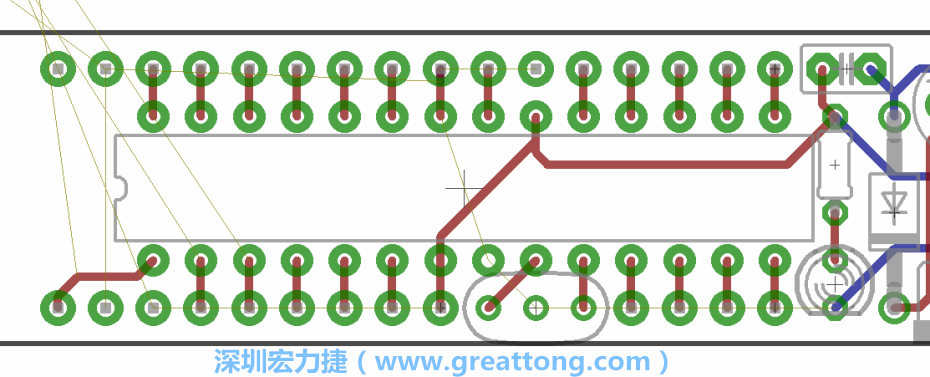 諧振器應(yīng)擺放在ATmega微控制器的針腳8、9和10旁邊，在共鳴器和微控制器中間的高頻信號線應(yīng)該要愈短愈好，此外，其它的信號線應(yīng)該要遠離這個區(qū)域且配置在諧振器的下方，這樣做是為了防止不必要的無線電波干擾。