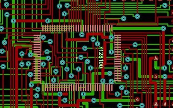 圖1：兩種PCB模型的部分電路。頂圖：傳統(tǒng)設計版本。