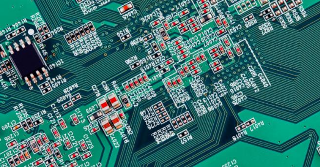 你能在這個復(fù)雜的PCB中找到垂直布線嗎？反正我不能